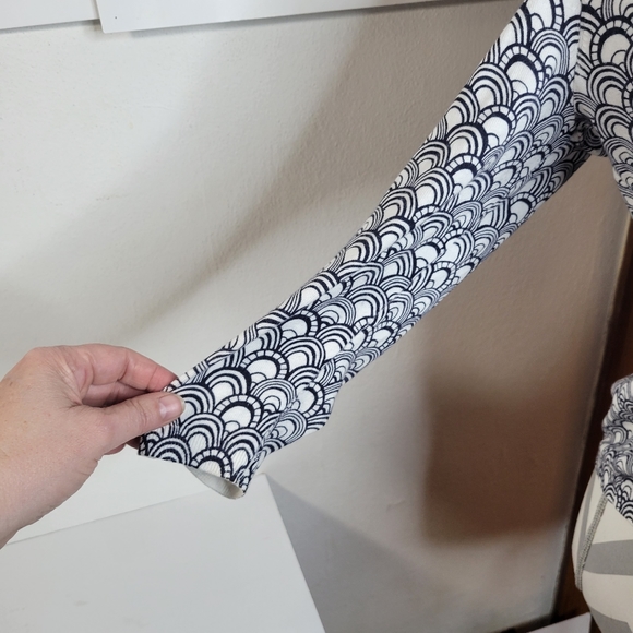 Womans Talbots Navy/White Fish Scale Design Button Front Cardigan Size SP - Picture 4 of 8